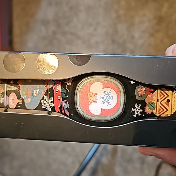 Disney Magic Band Plus NIB never connected - Picture 3 of 9